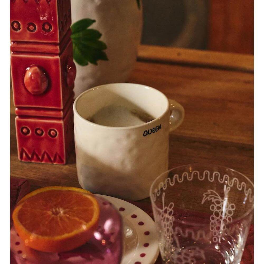 Anna & Nina Mug Queen